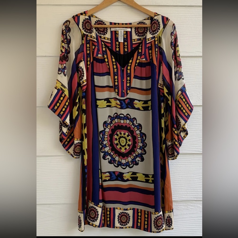 Diane von Furstenberg Silk shift mini dress size 4 bell sleeves multicolor